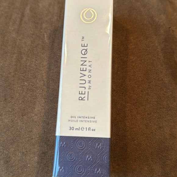 Rejuveniqe Oil - NIB - Picture 1 of 3